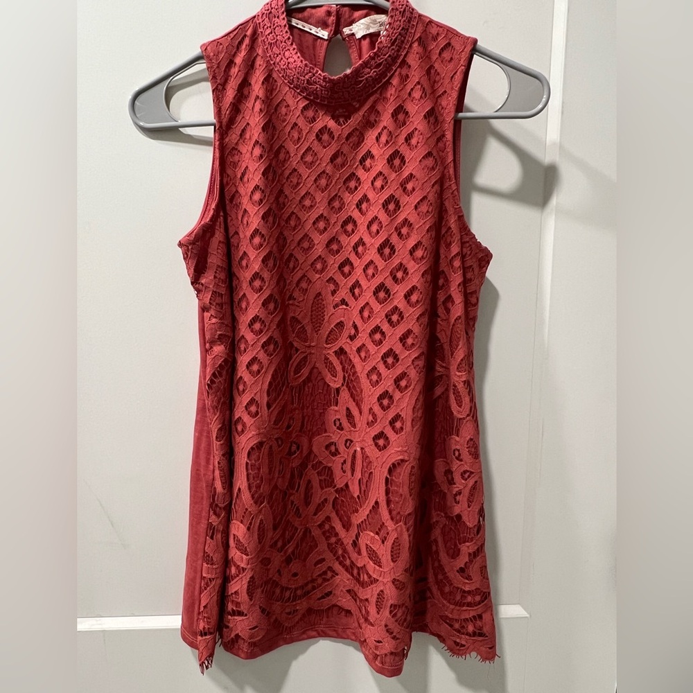 Sleeveless Coral Lace Top